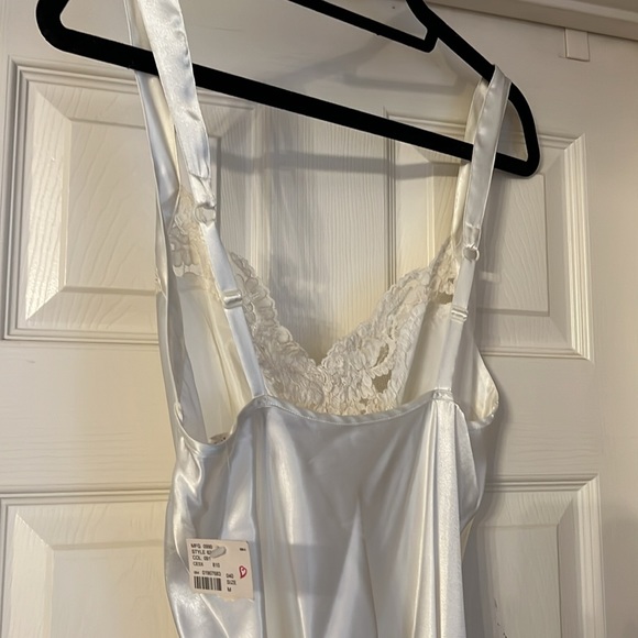 5 PIECE SET 🩶VINTAGE🩶NWT🤍Victoria’s Bridal Collection🤍Lace Robe,Nighty, Teddy - Picture 12 of 14